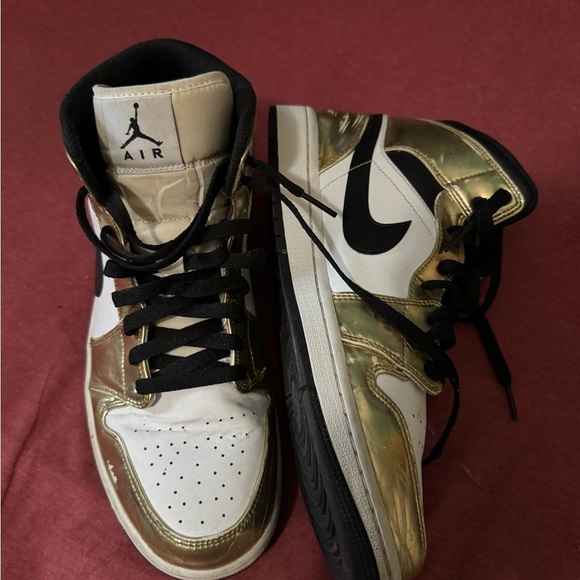 Nike Air High-Tops with Gold and White Finish - Picture 4 of 9